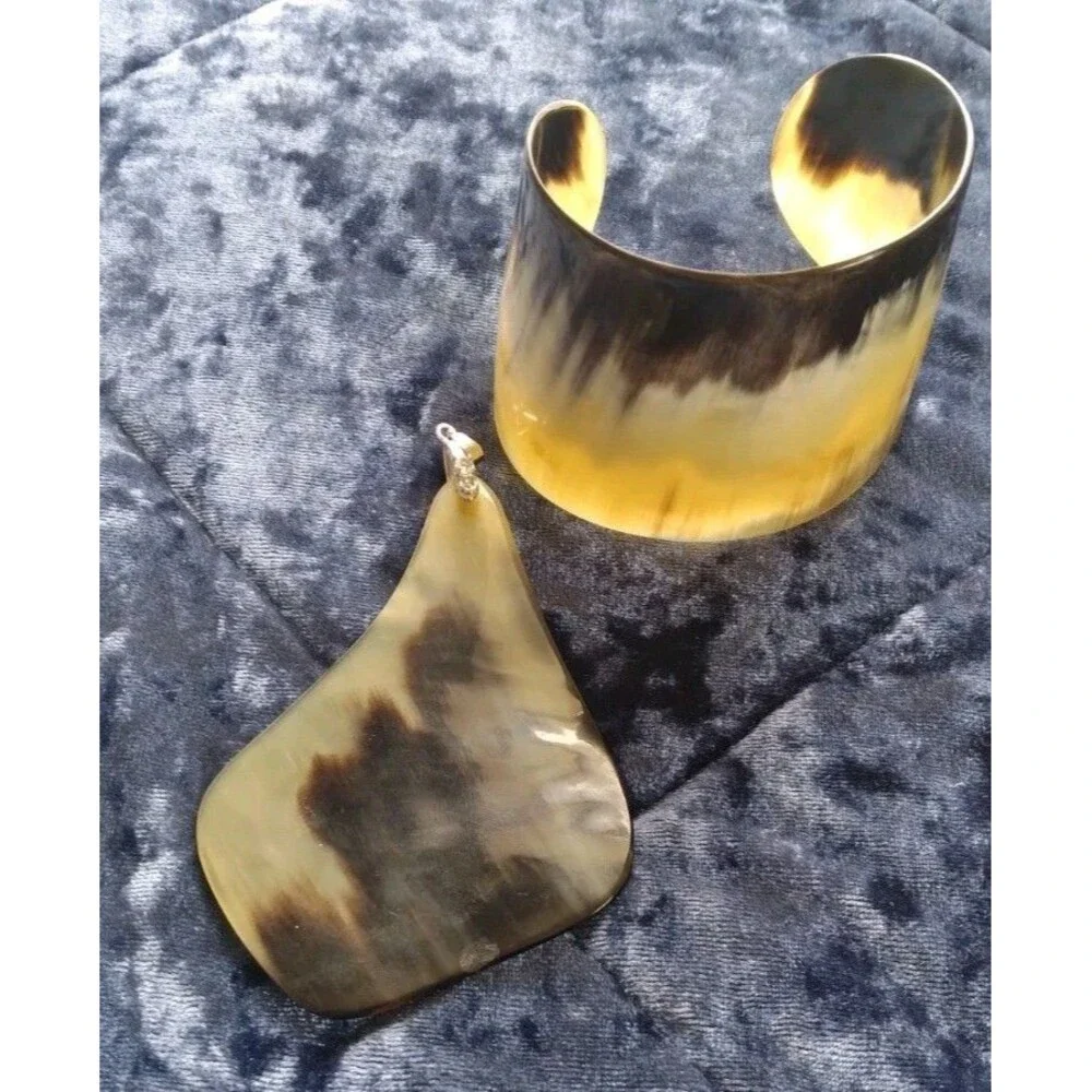 Handcrafted Cuff Natural Dairy Buffalo Horn Pendant Charm And Bracelet